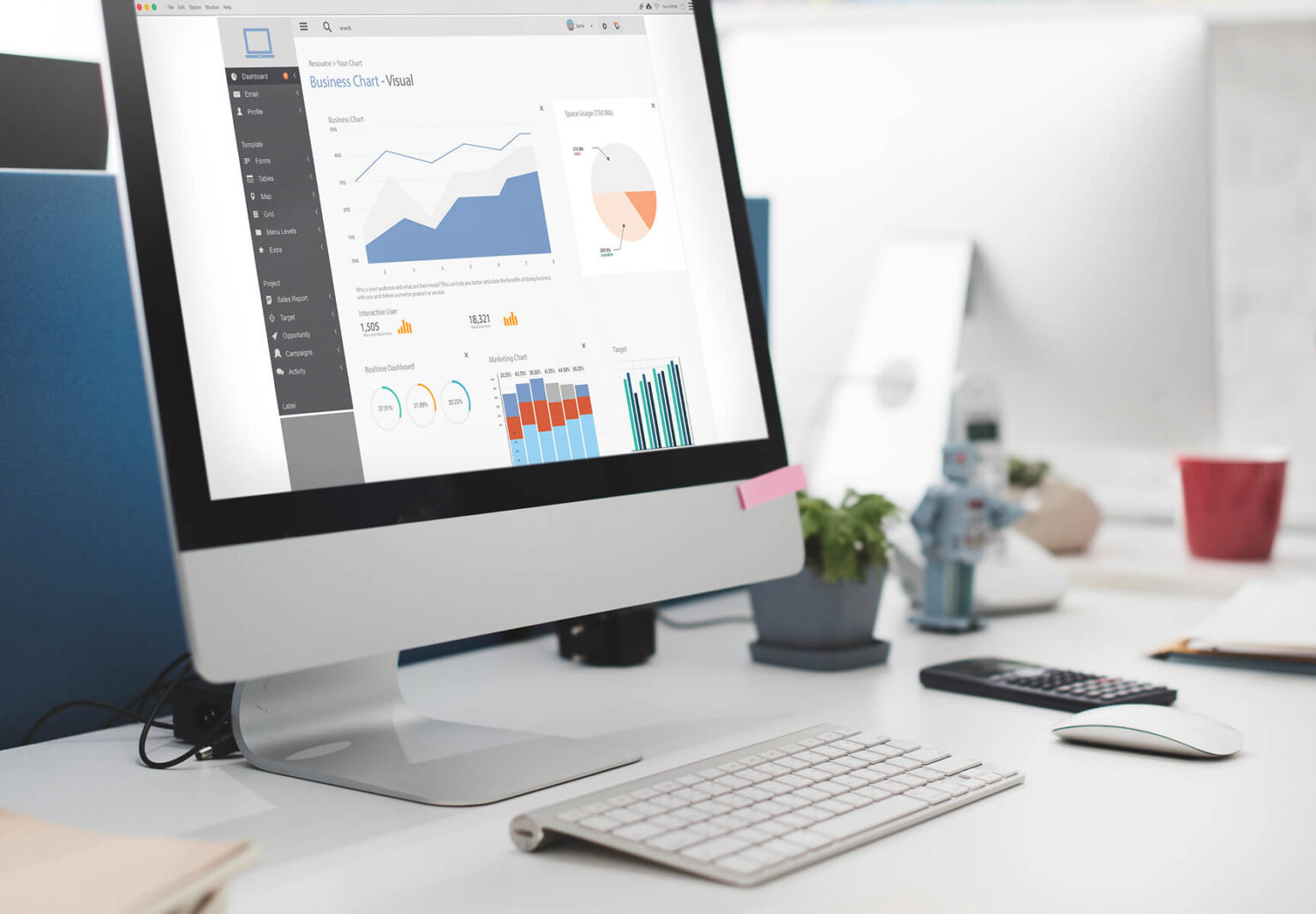 Computer mit Diagrammen und Auswertungen als Symbol für transparente WEG-Verwaltung und professionelle Immobilienverwaltung